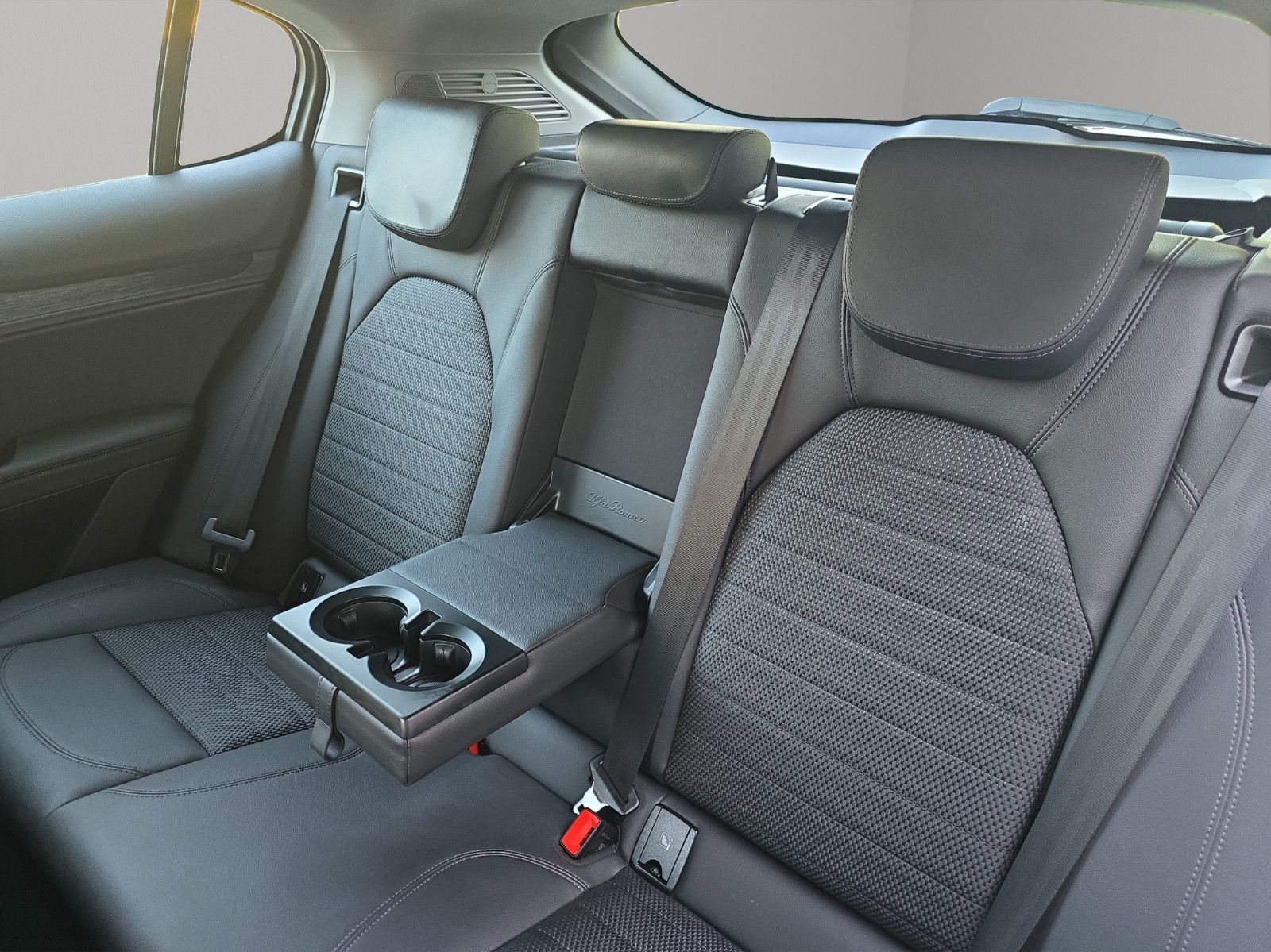 Fahrzeugabbildung Alfa Romeo Stelvio Super Q4 NAVI LEDER AUTOMATIK M+S