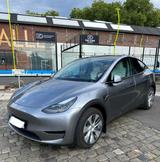 Tesla Model Y SR * WIE NEU* 5500KM* EAP* AHK
