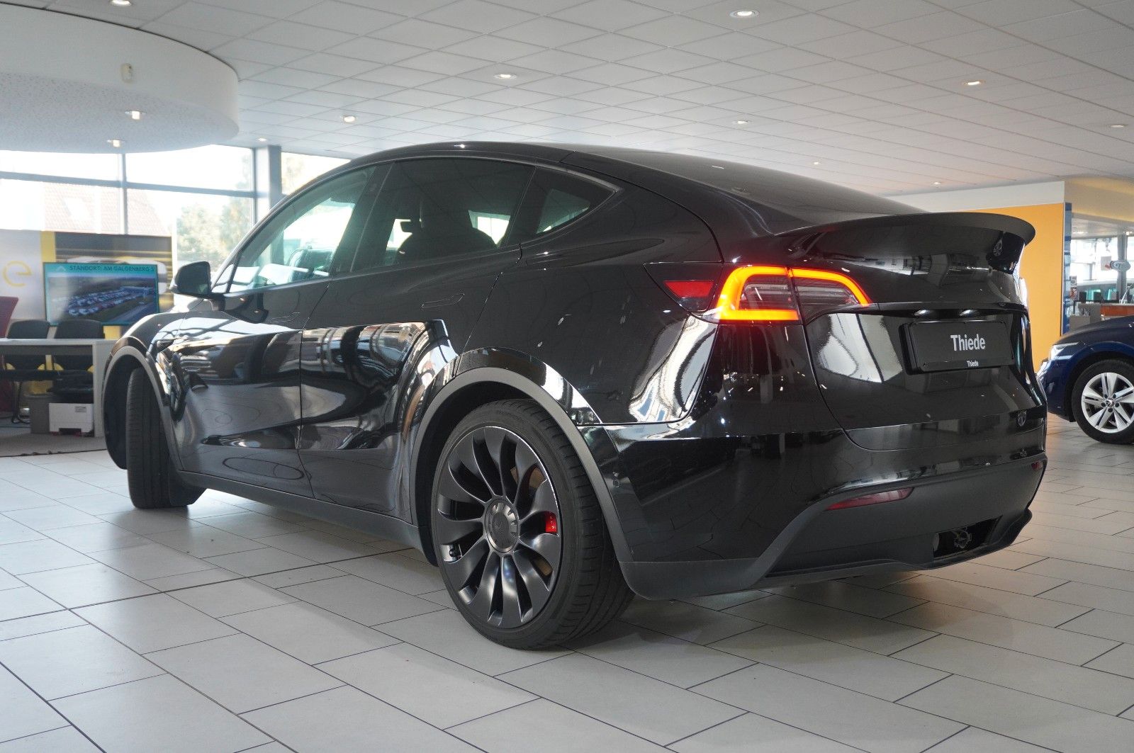 Fahrzeugabbildung Tesla Model Y PERFORMANCE DUAL-MOTOR NAVI/LED/DAB/AHK