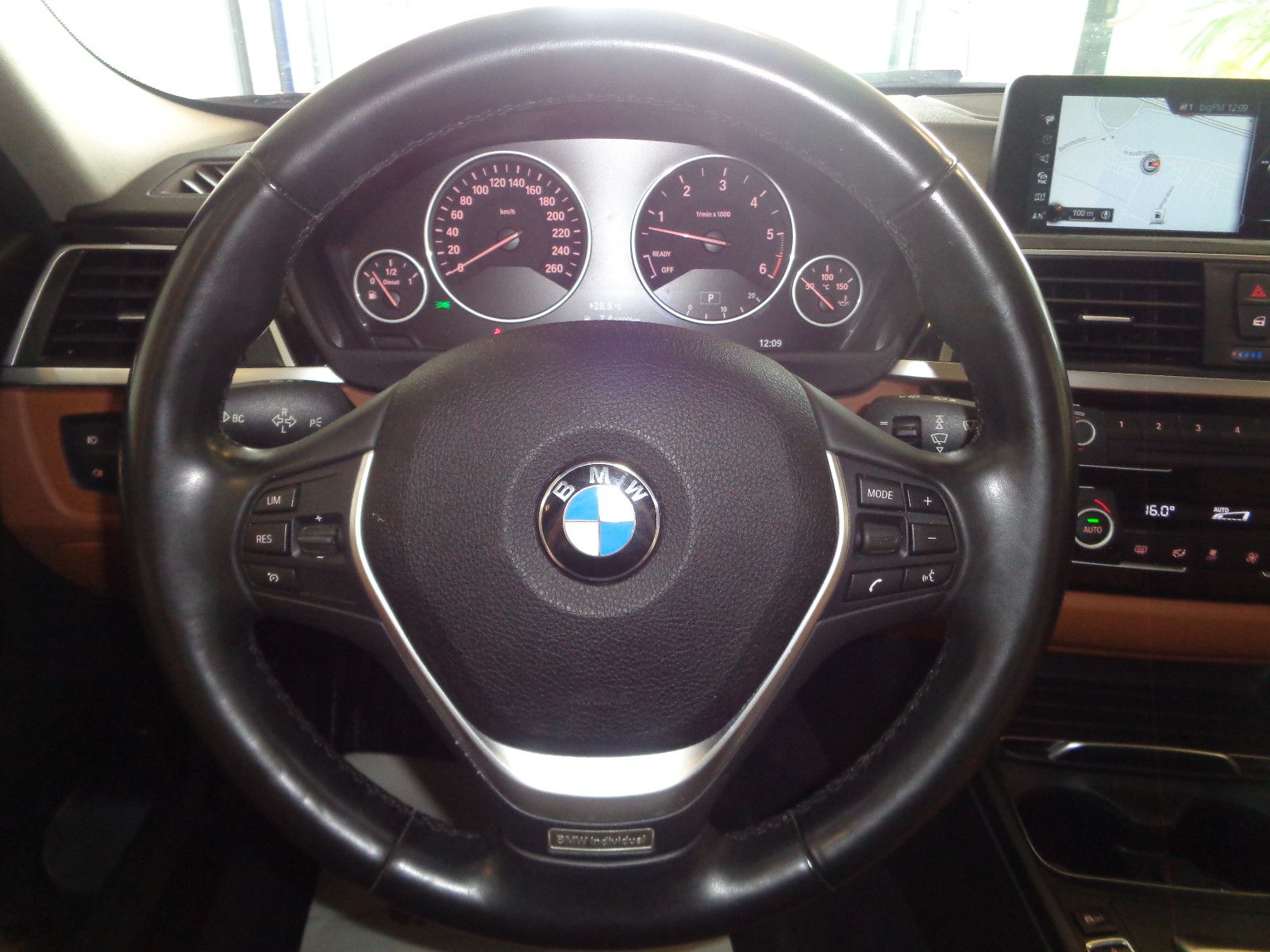 Fahrzeugabbildung BMW 330d xDrive Luxury Line / AHK / KAMERA / LED /