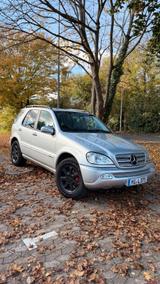 Mercedes-Benz Mercedes ML 400 CDI V8 W163 Silber TÜV 8 F... - Mercedes-Benz ML 400 mit Diesel-Antrieb