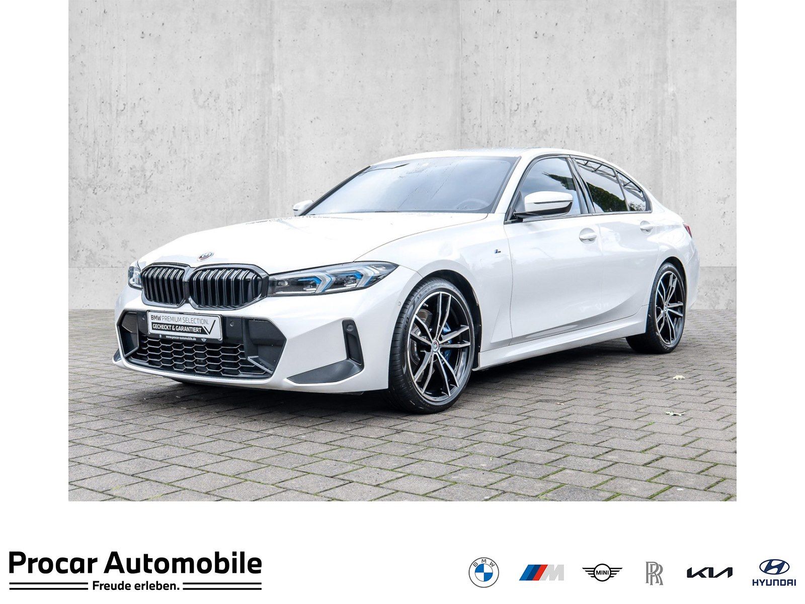 BMW 330 2023
