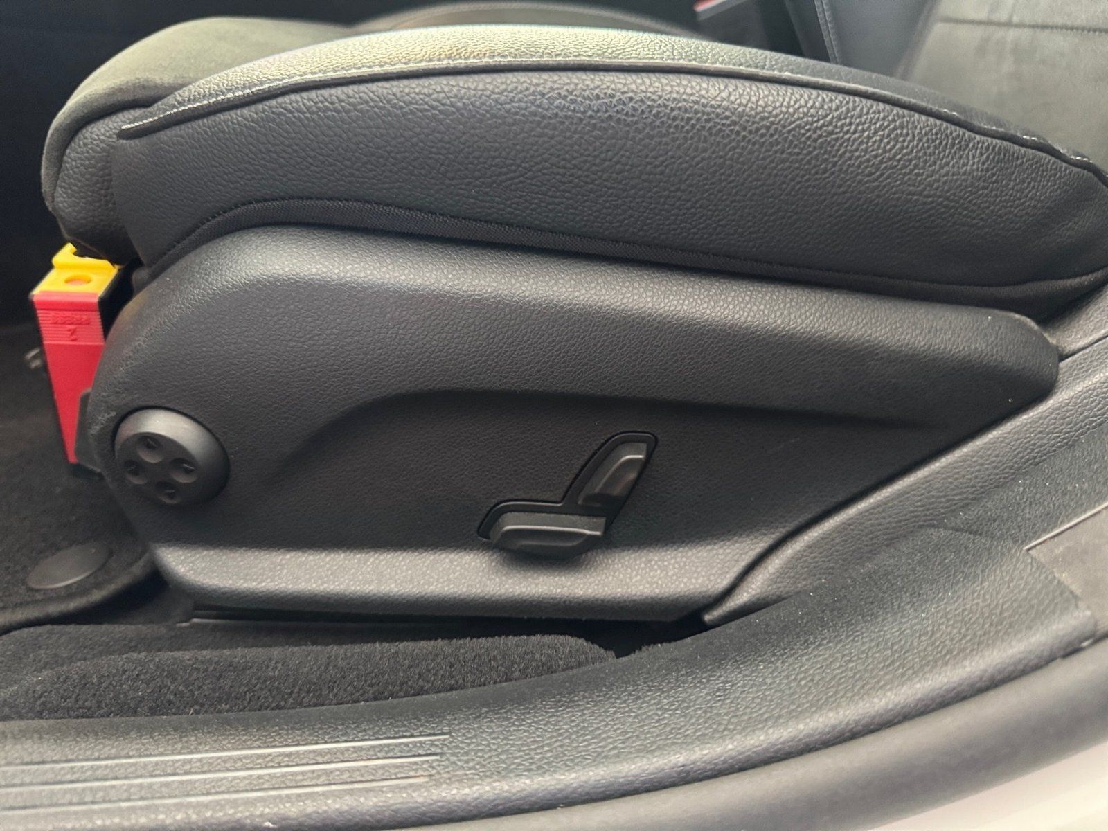 Fahrzeugabbildung Mercedes-Benz E 250 AMG Line*AHK*Burmester*S-Dach*Totwink*BEAM