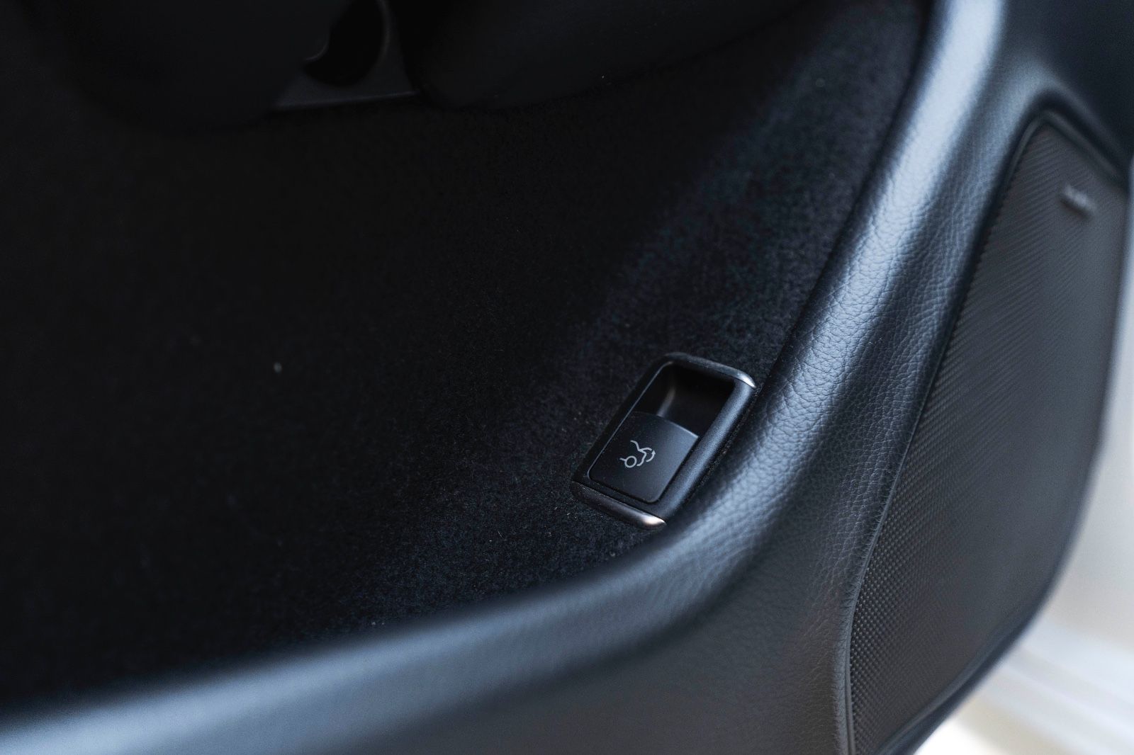 Fahrzeugabbildung Mercedes-Benz C 63 AMG Coupé Bixenon Kam Nav Pano Harman