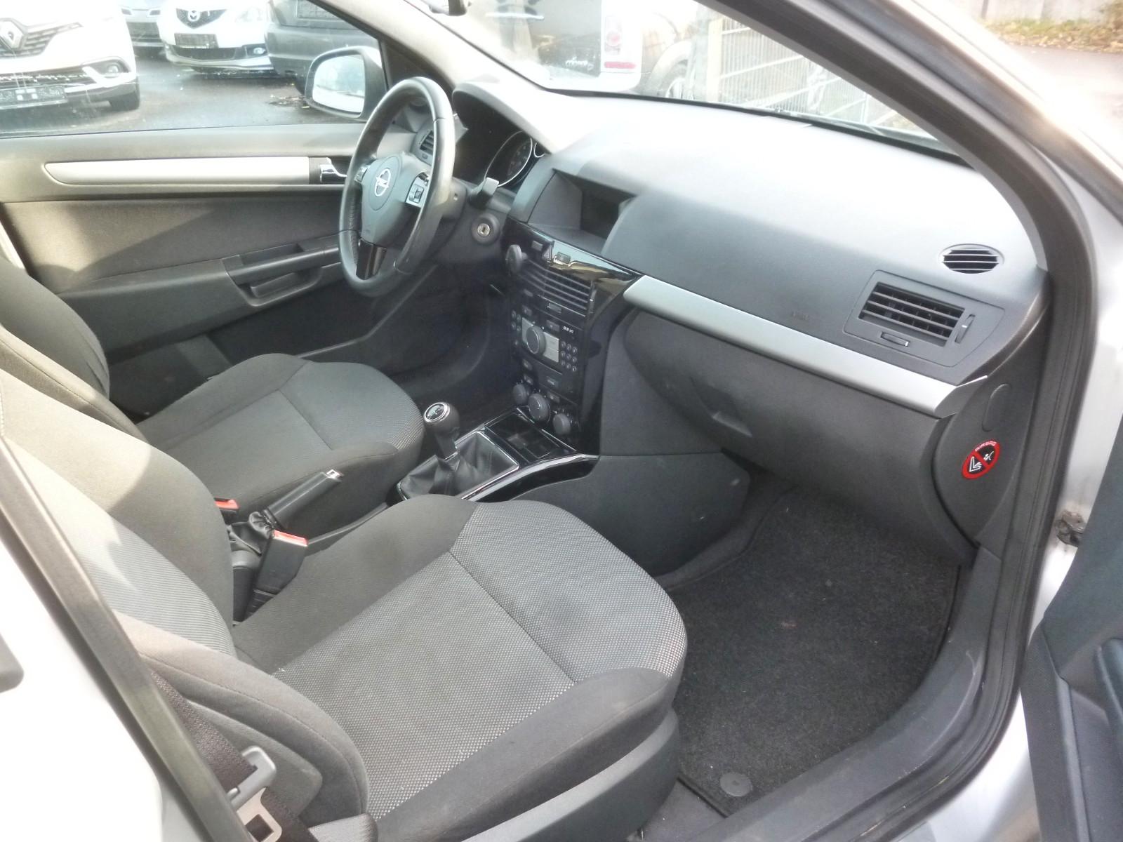 Opel Astra 2010 — photo 9