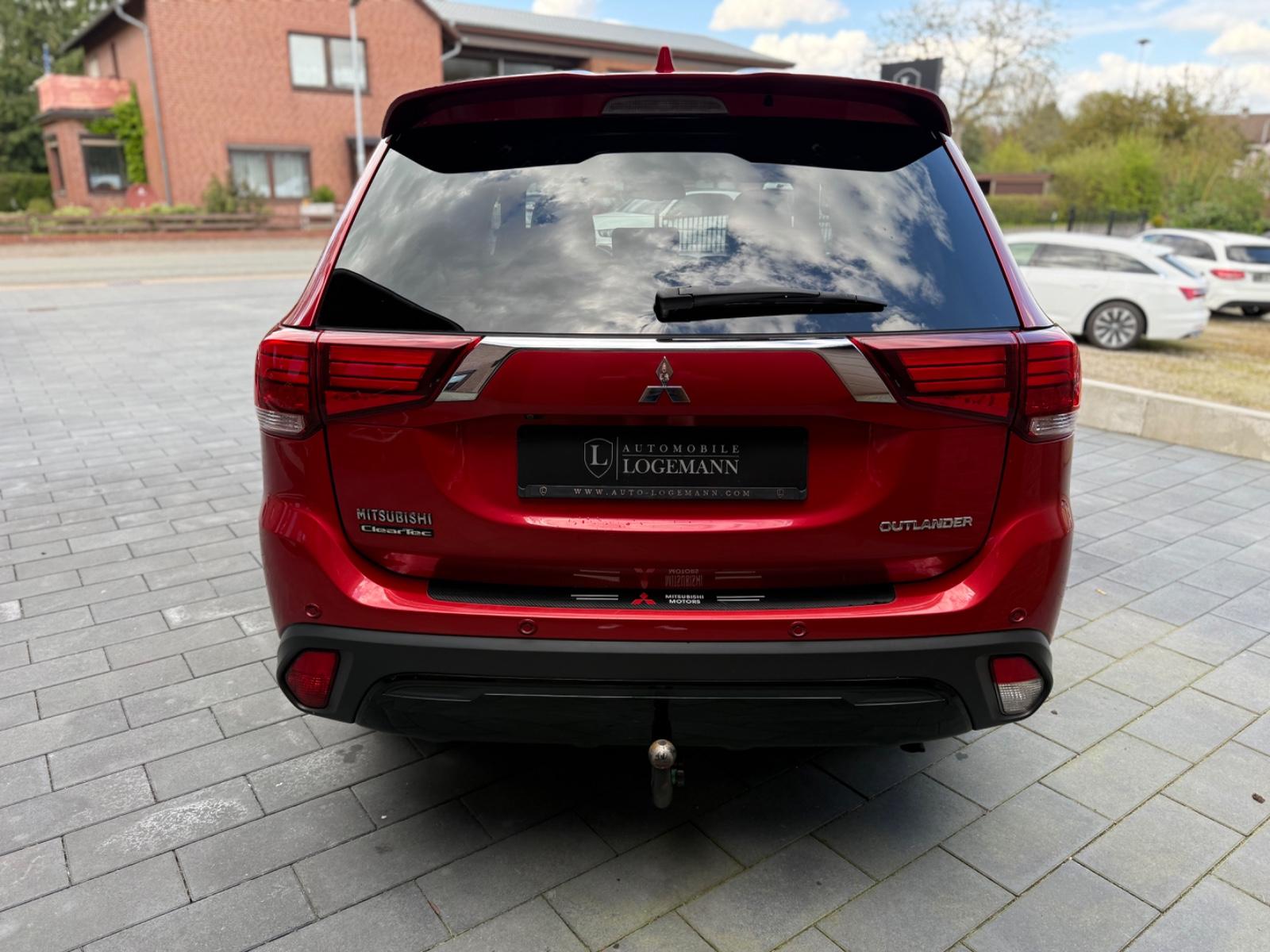 Mitsubishi Outlander 2.0CVT Active+ I LED I KAM I AHK