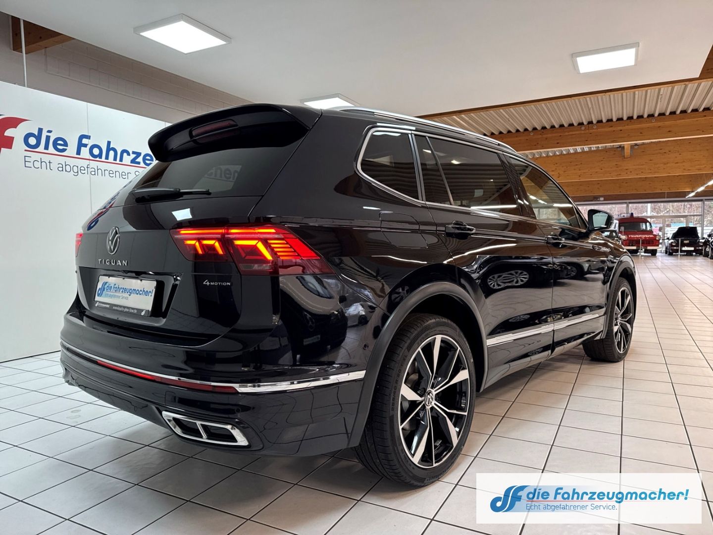 Fahrzeugabbildung Volkswagen Tiguan Allspace R-Line 4Motion Sportpaket HUD AD