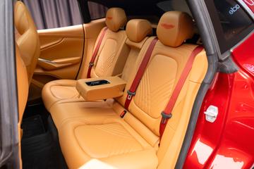 صورة 9 لـ 2021 Aston Martin DBX