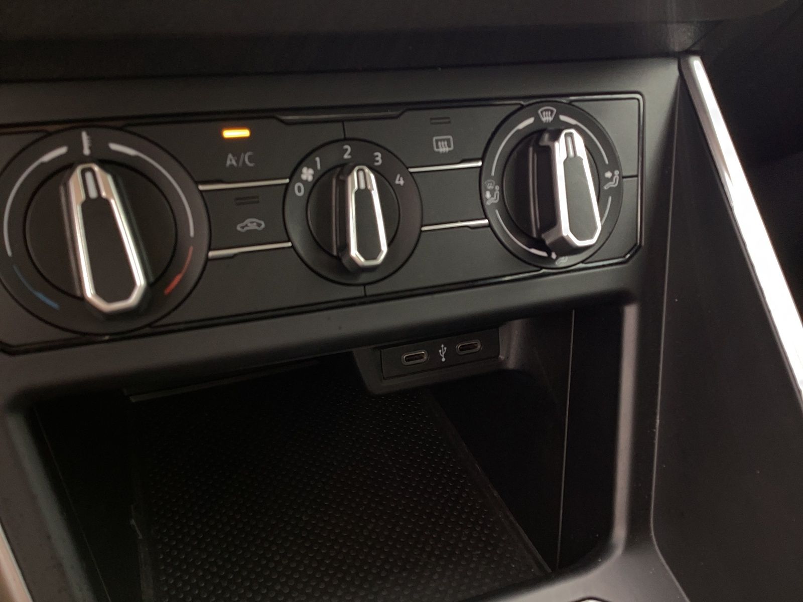 Fahrzeugabbildung Volkswagen Polo TSI Life DSG LED Klima AID DAB PDC