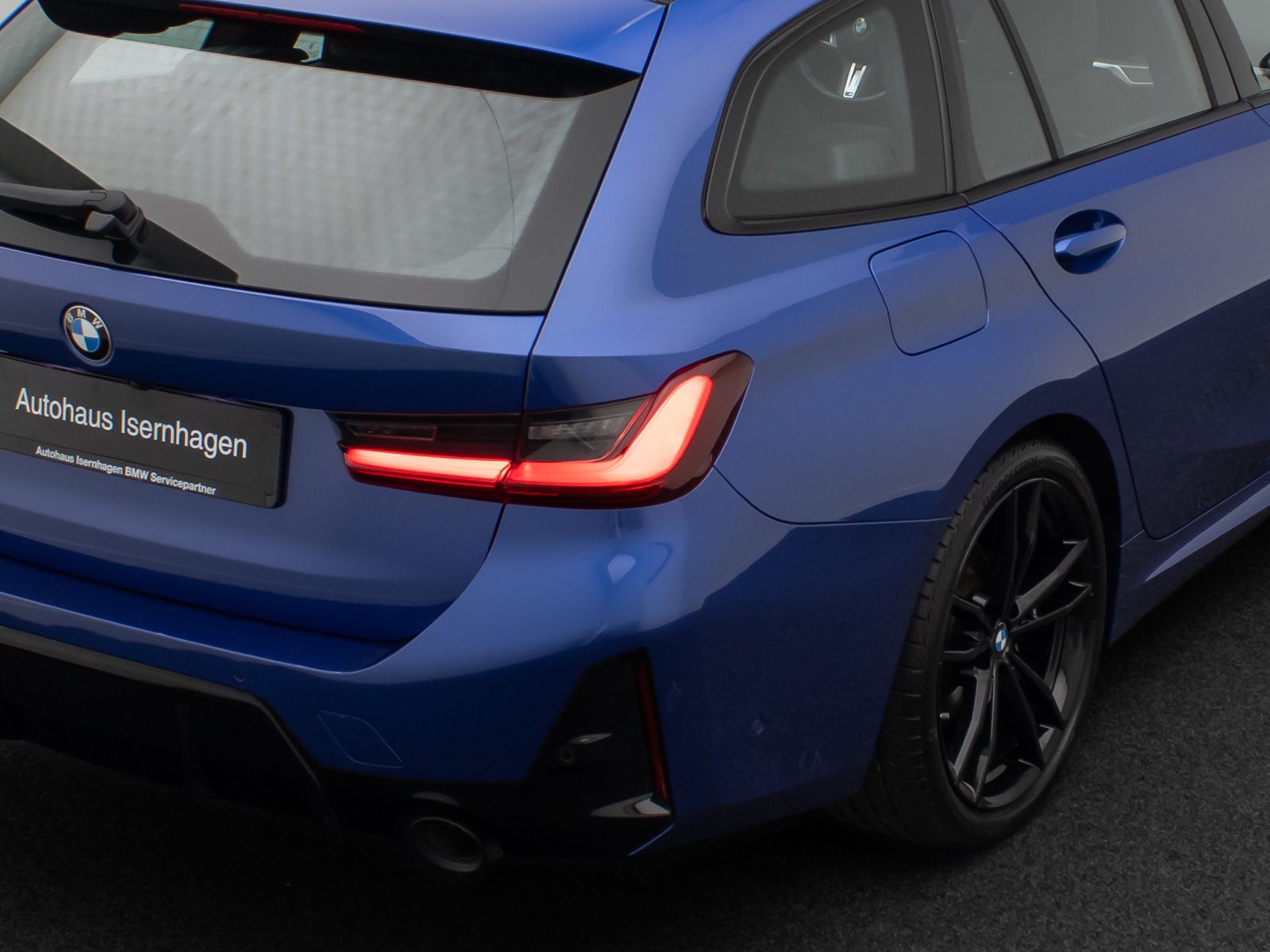 Fahrzeugabbildung BMW 320i M Sport DAB Kamera AHK Panorama HUD 19Zoll