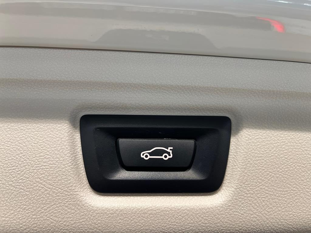 BMW 320d Touring xDrive HUD+SHZ+LED+Navi+DAB+