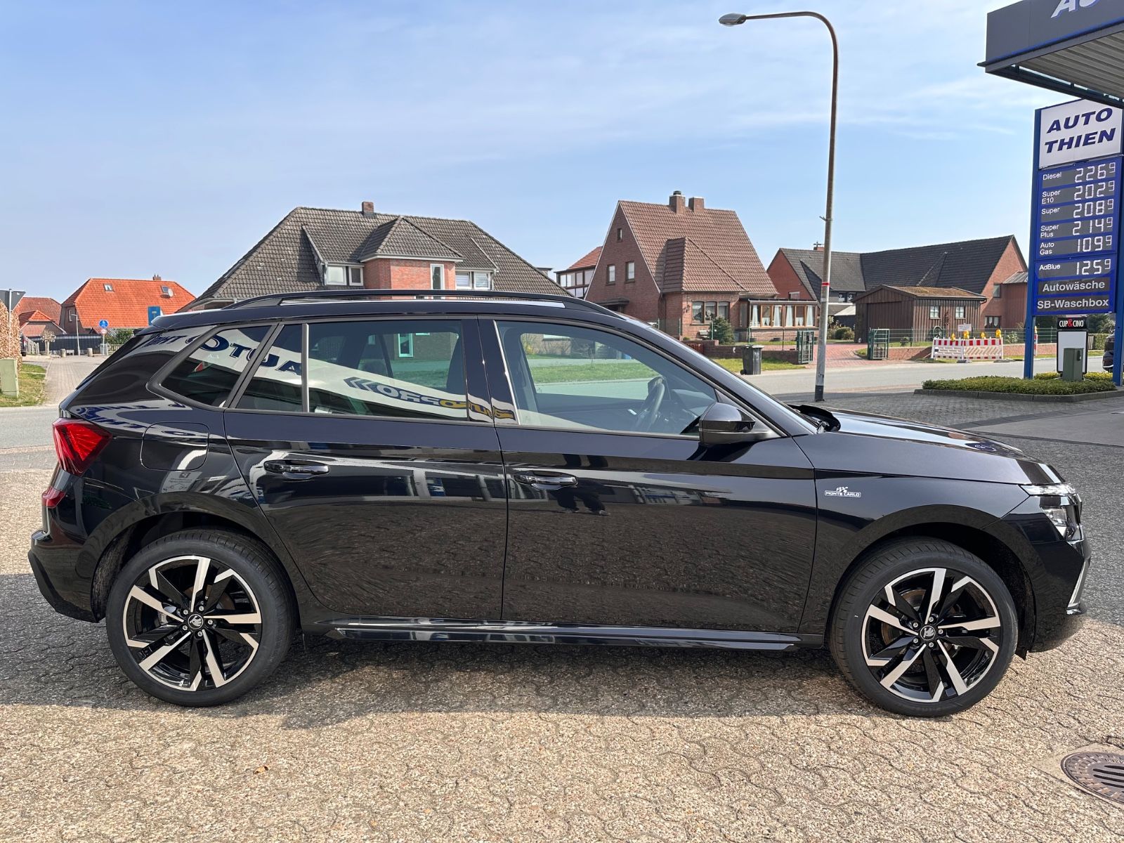 Fahrzeugabbildung SKODA Kamiq Monte Carlo 1.5 TSI DSG MATRIX/AHK/ACC/Pan