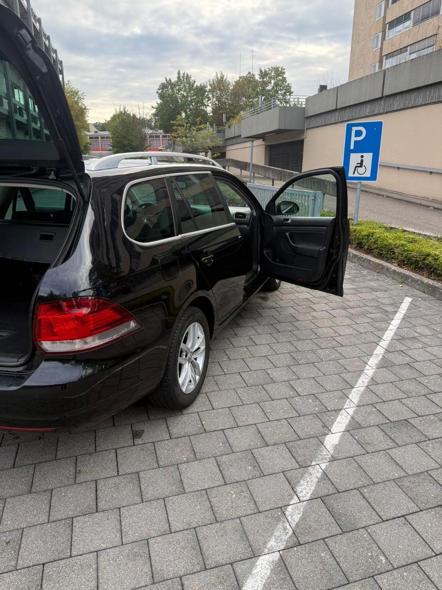 Volkswagen Golf 2012 — interior