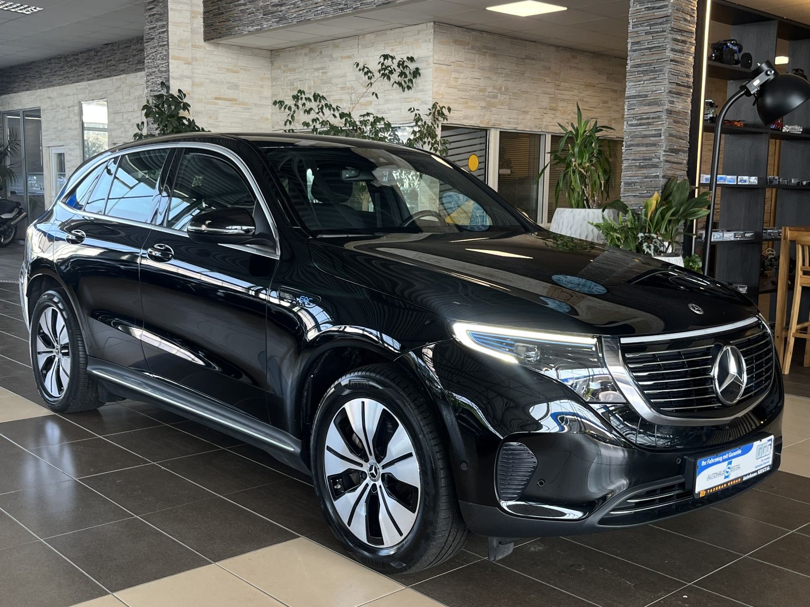 MERCEDES-BENZ EQC 400 4Matic LED R.Cam Navi SHZ Sound-System