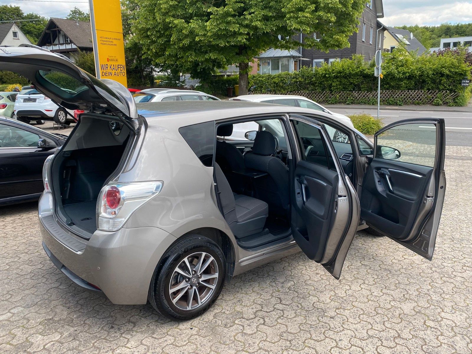 Fahrzeugabbildung Toyota Verso Comfort