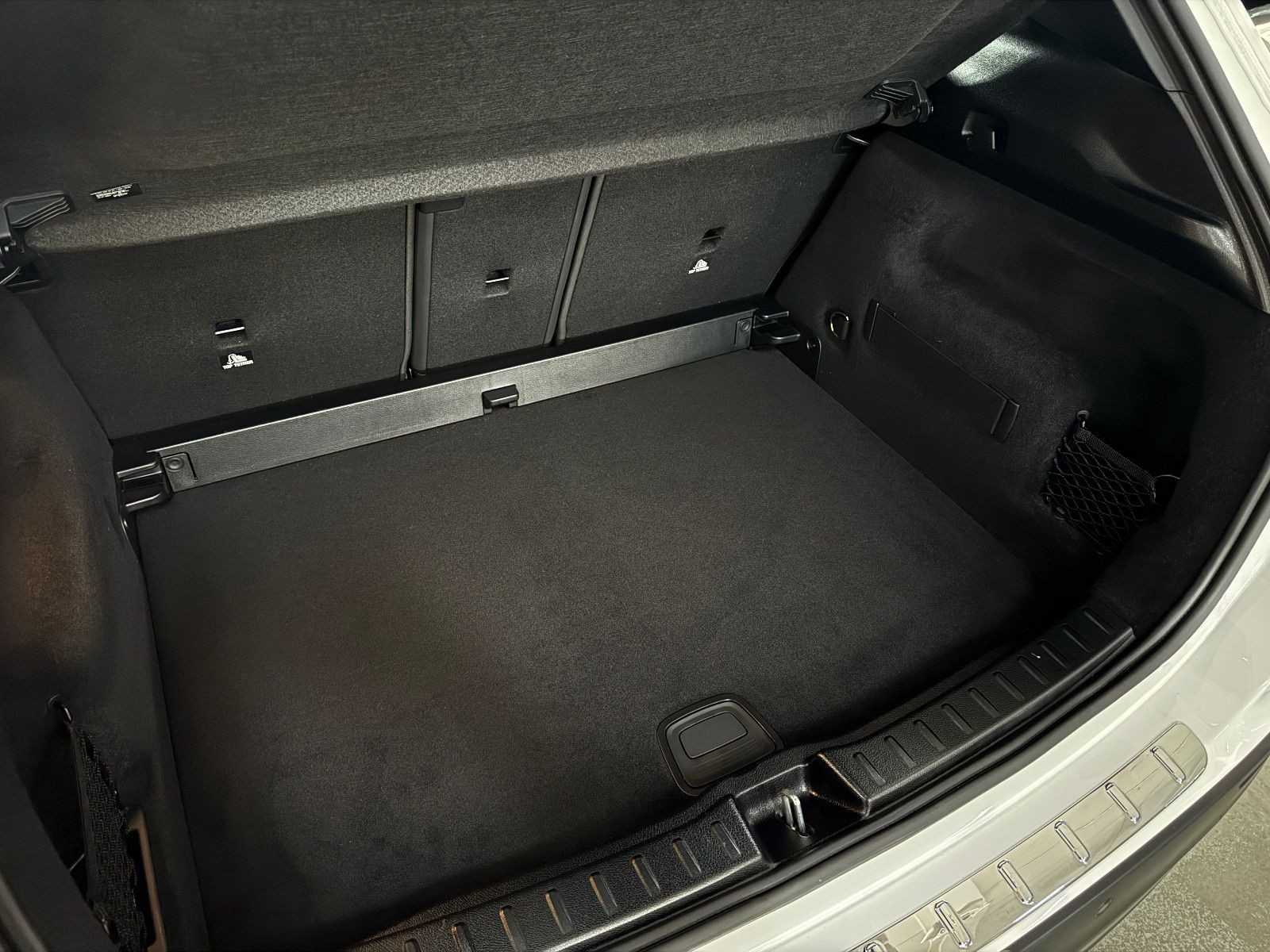 Fahrzeugabbildung Mercedes-Benz GLA 200 d 8GT AMG LINE PLUS MBUX DISTRONIC 19ALU
