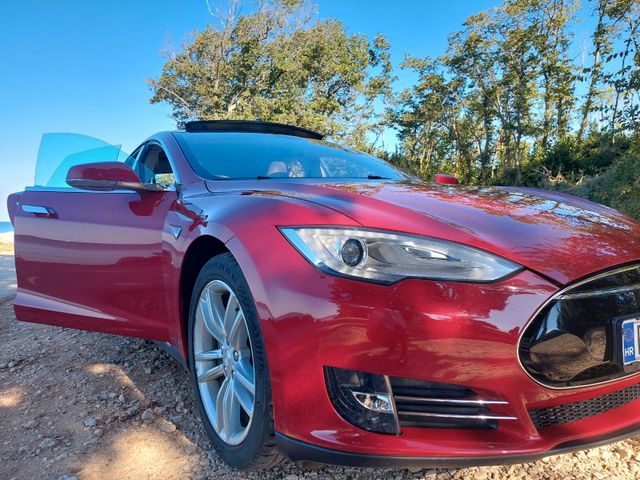 Tesla Model S 85kW -Free Supercharging/Premium Package