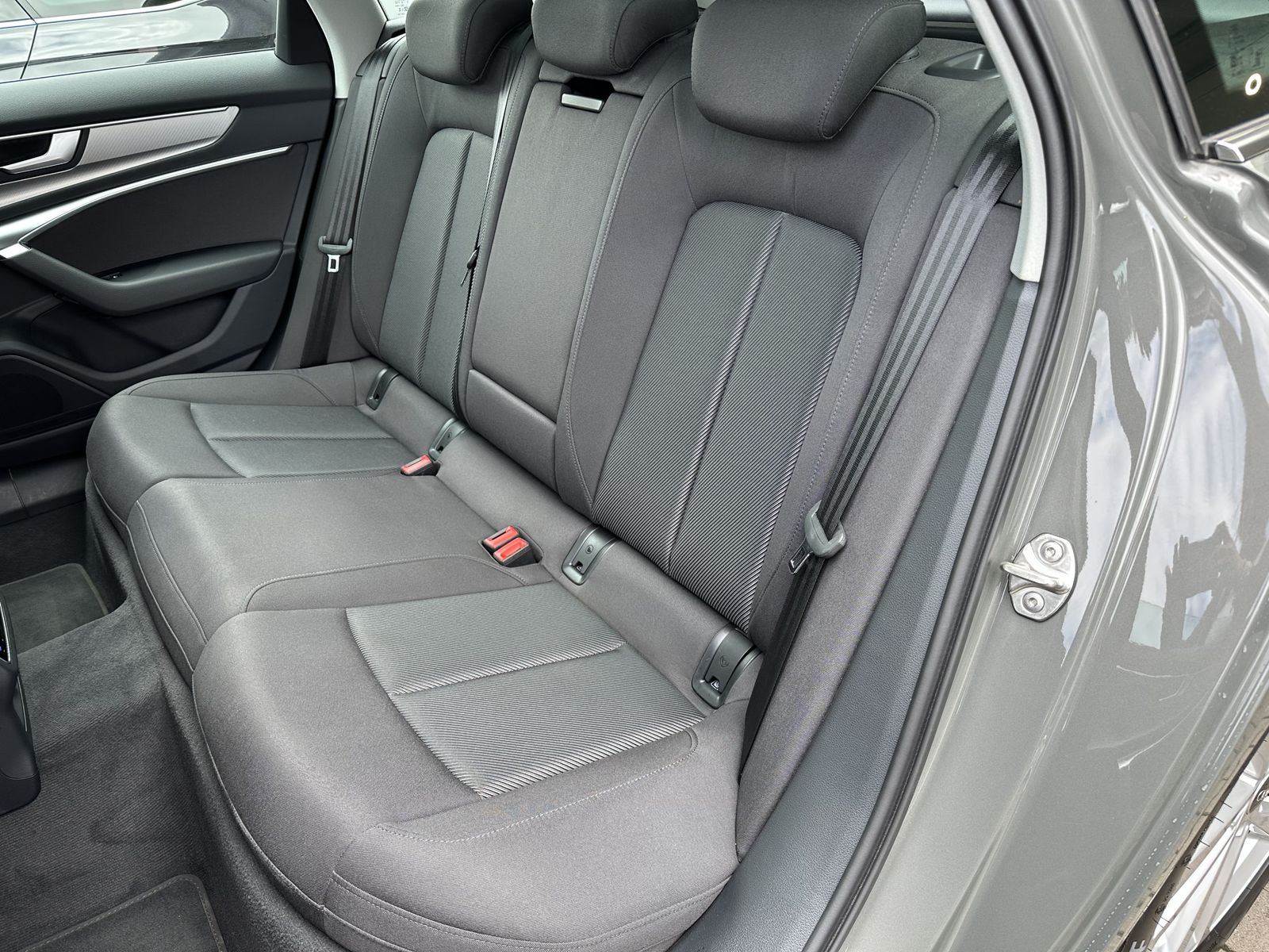 Fahrzeugabbildung Audi A6 Avant 40 TDI Sport NAV+LED+PANO+AHK+SHZ+1HD