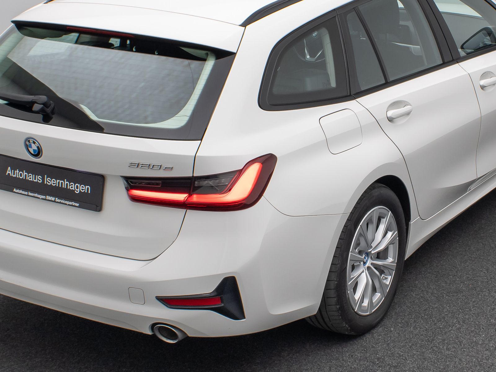 Fahrzeugabbildung BMW 320e  DAB CockPitPro Alarm Geschwindigkeitsreg