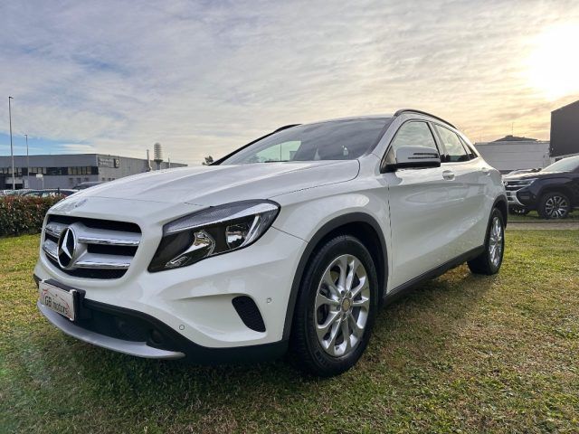 Mercedes-Benz MERCEDES-BENZ GLA 180 d Executive UNIPRO - PDC -