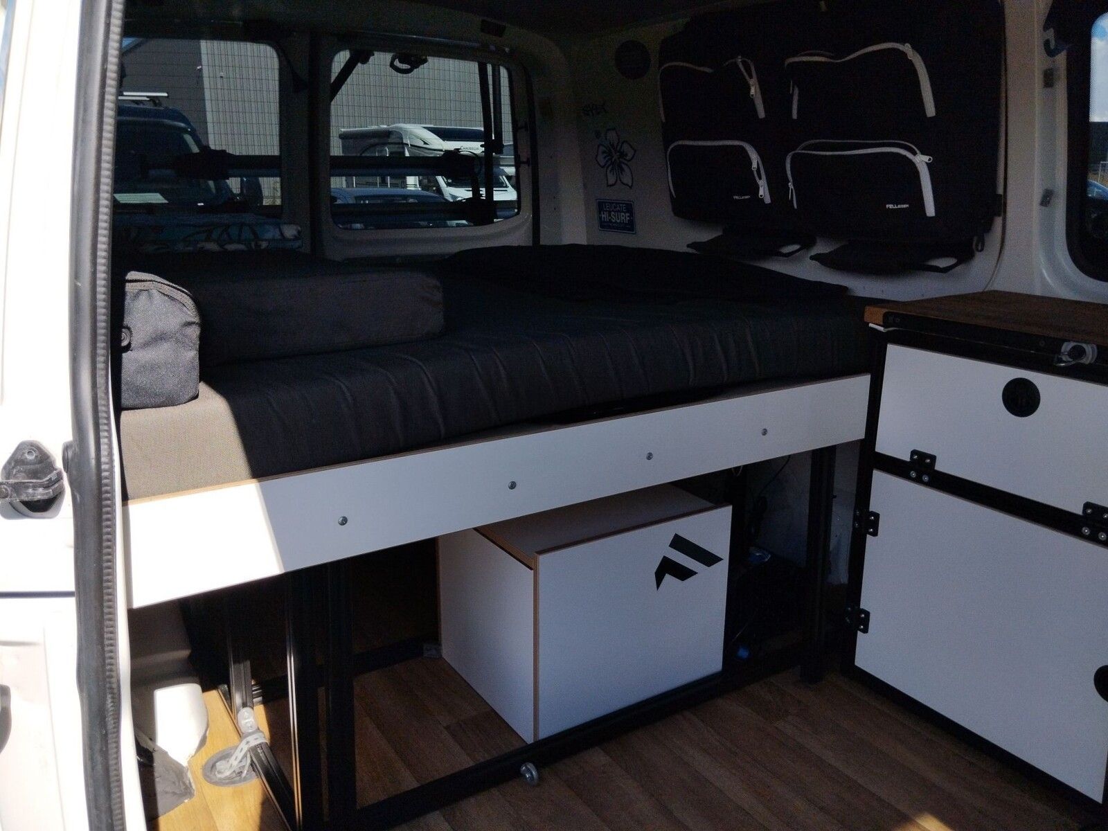Fahrzeugabbildung Volkswagen Sonstige T6 Camper-Van Bulli lang Küche Festbett