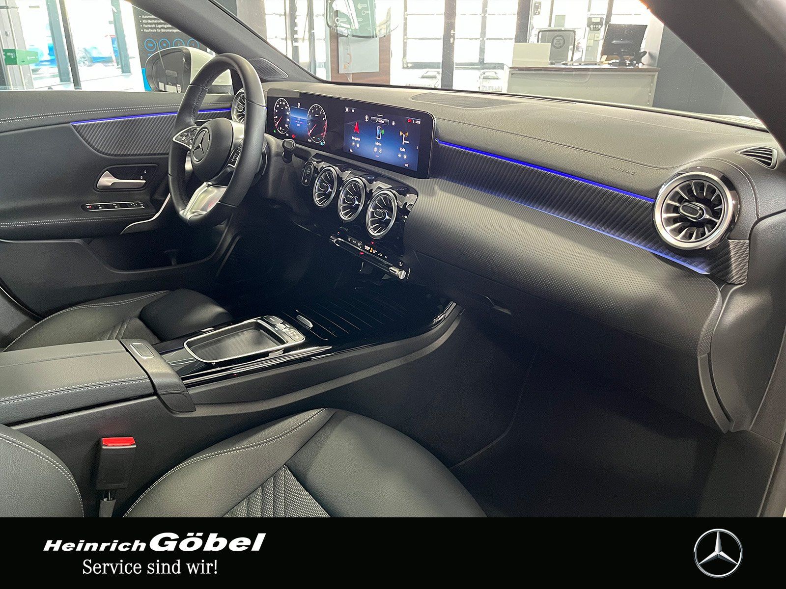 Fahrzeugabbildung Mercedes-Benz CLA 180 PROGRESSIVE+PANO+TOTWINKEL+AMBIENTE+LED