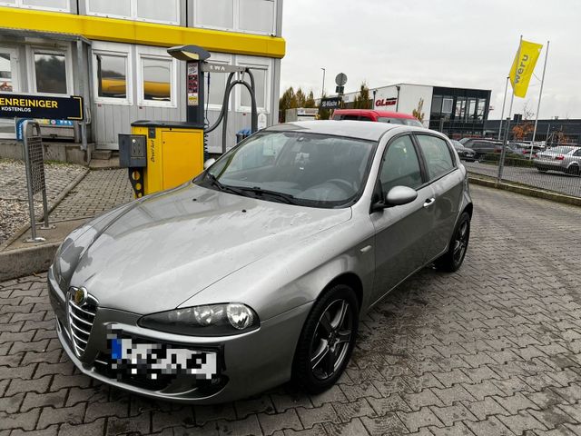 Alfa Romeo 147 1.9 JTD (Diesel) TÜV NEU