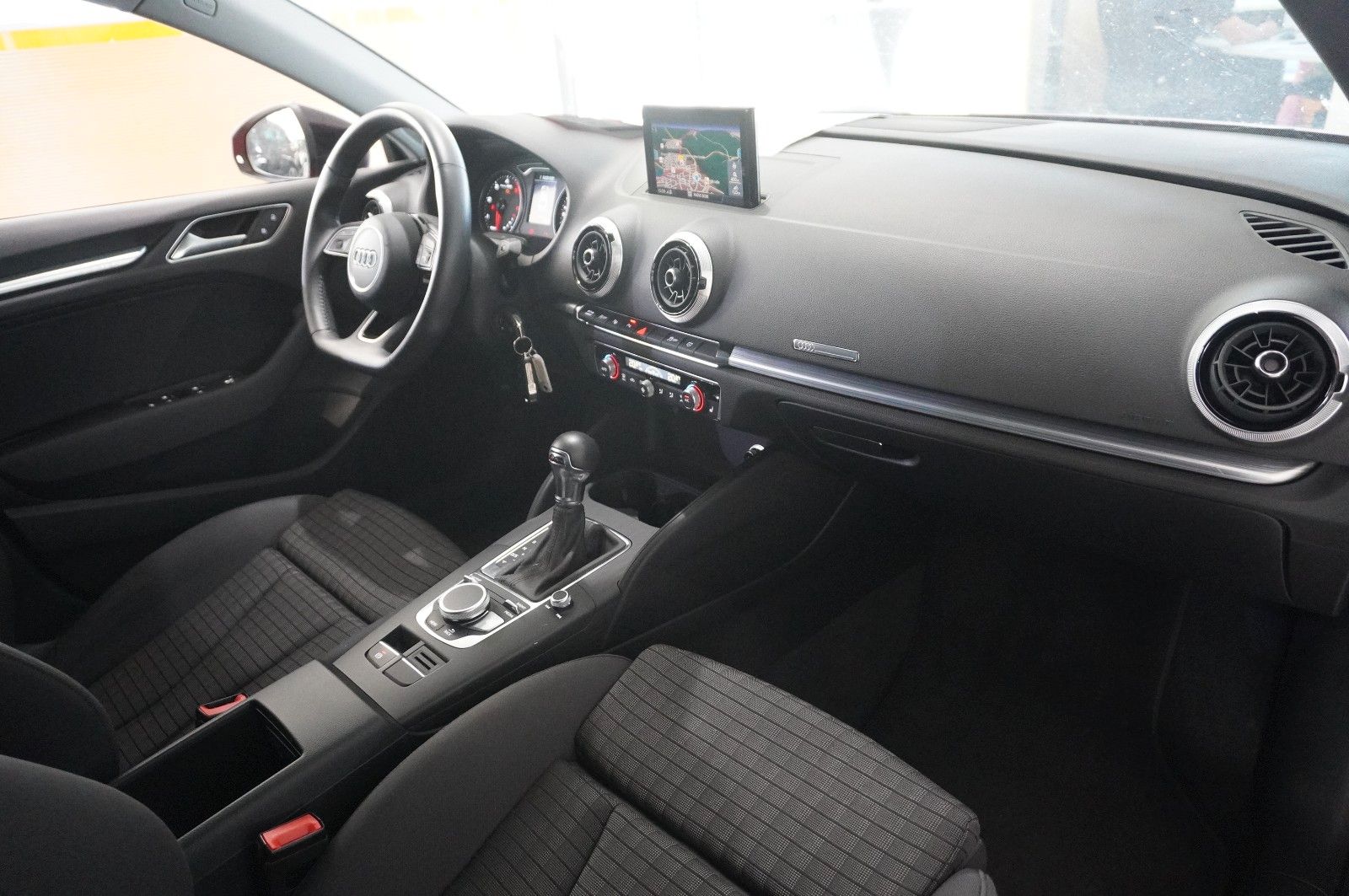 Fahrzeugabbildung Audi A3 LIM. 35 TDI S-TRONIC SPORT NAVI/SH/KAMERA/AHK