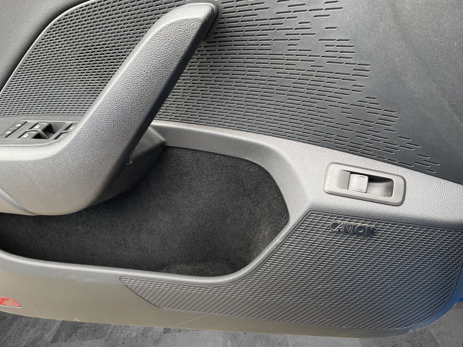 Fahrzeugabbildung SKODA Octavia Combi TSI Style Matrix Navi Pano HUD Led