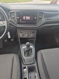 Volkswagen T-Roc - 12