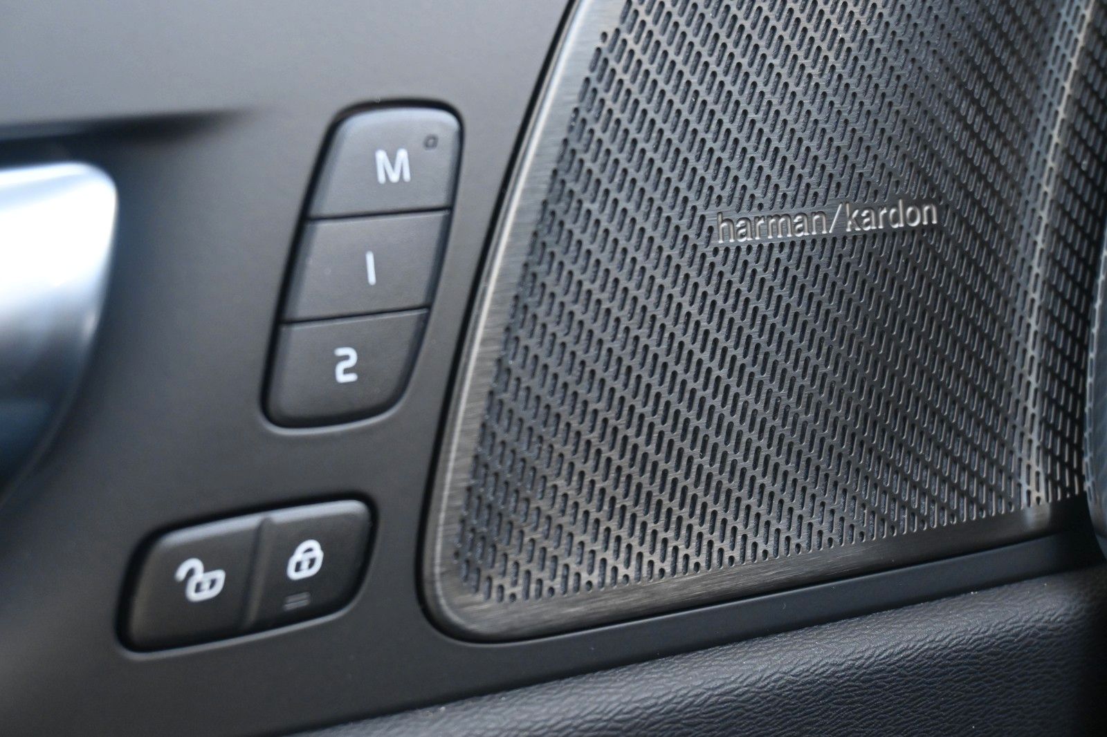 Fahrzeugabbildung Volvo XC60 B5 AWD Ultra Black Edition*LUFT*360*ACC*AHK