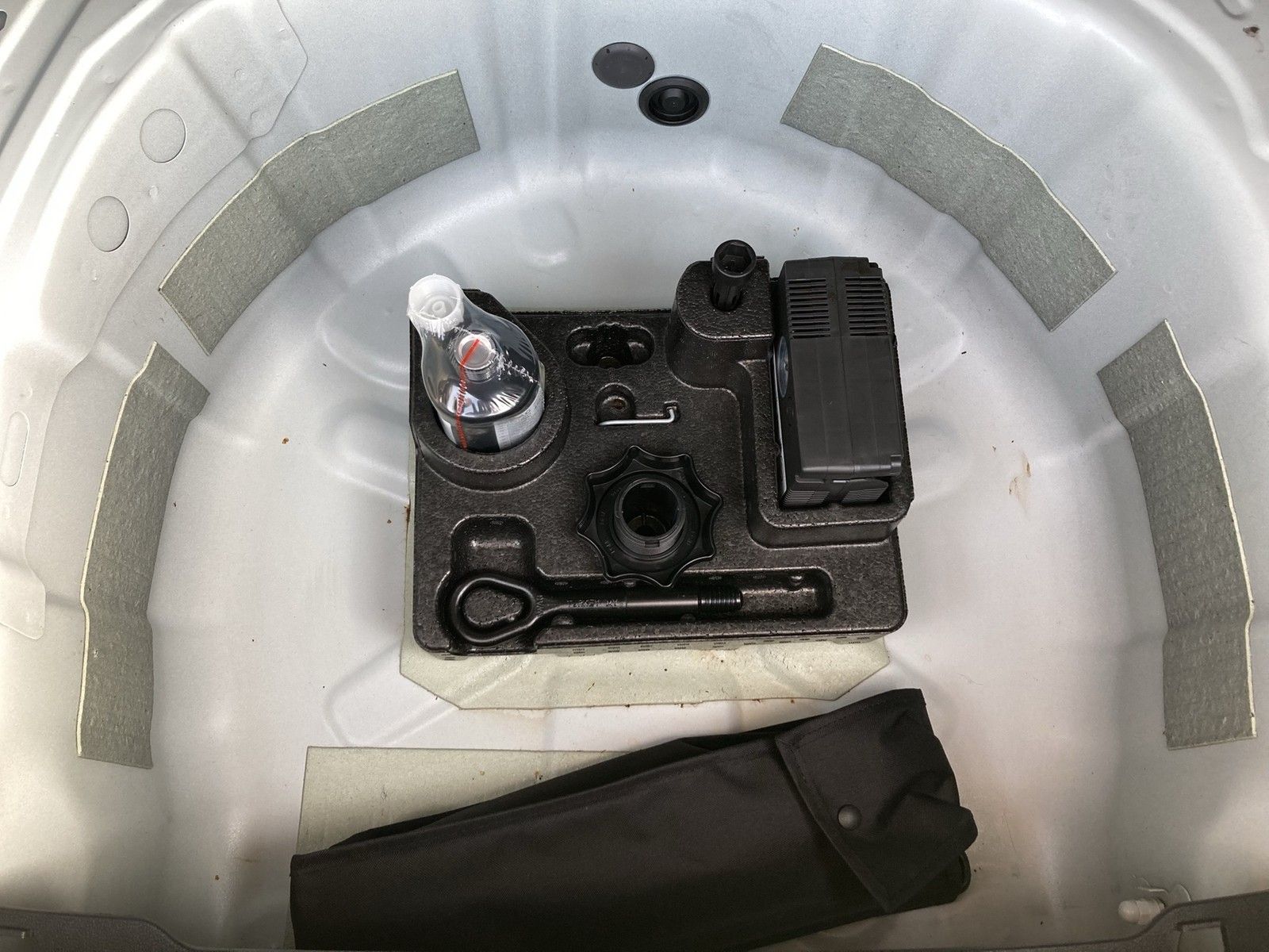 Fahrzeugabbildung Volkswagen Polo TSI Active DSG LED ACC PDC SH
