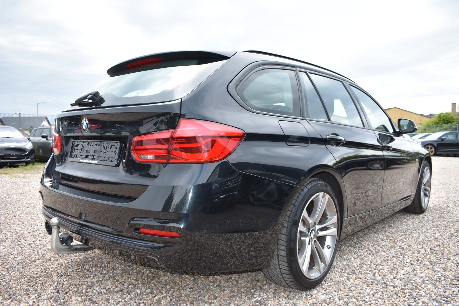Fahrzeugabbildung BMW 320i Touring Sport Line Sportautom.AHK LED Pano