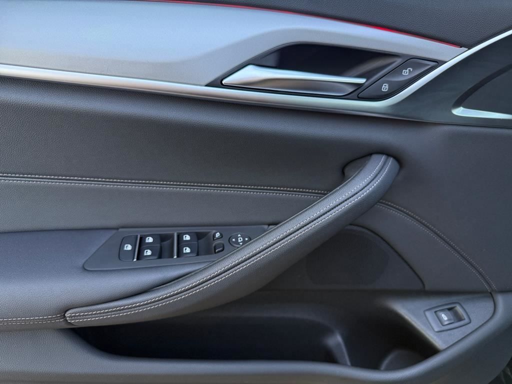 BMW 530i Touring Aut. AHK Business RFK SHZ Driv.Ass foto 9