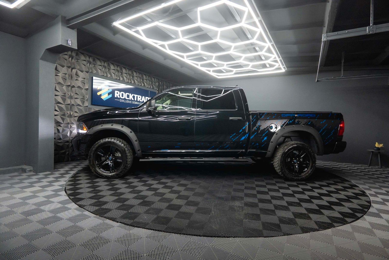 Fahrzeugabbildung Dodge RAM 5.7 V8 HEMI 4x4 OFFROAD Night LONGBED RAMBOX