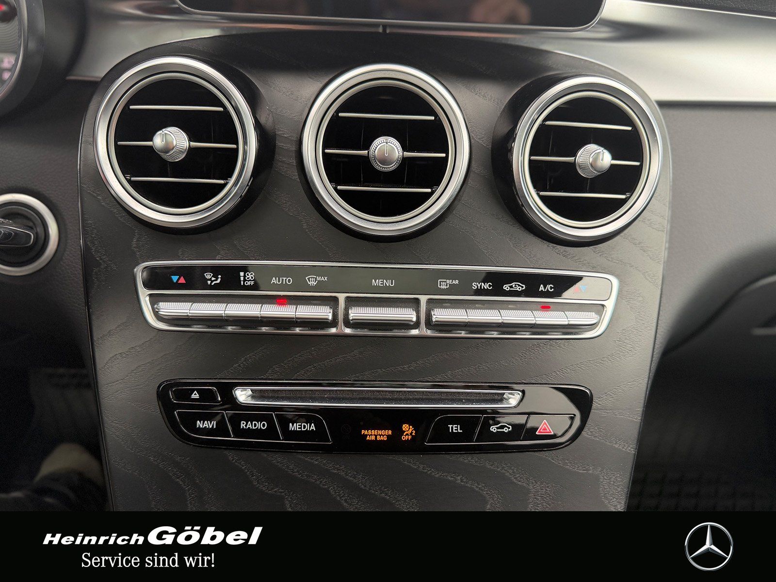 Fahrzeugabbildung Mercedes-Benz GLC 220 d 4M AMG+PANORAMA+ILS+20ZOLL+NIGHTP.+AHK