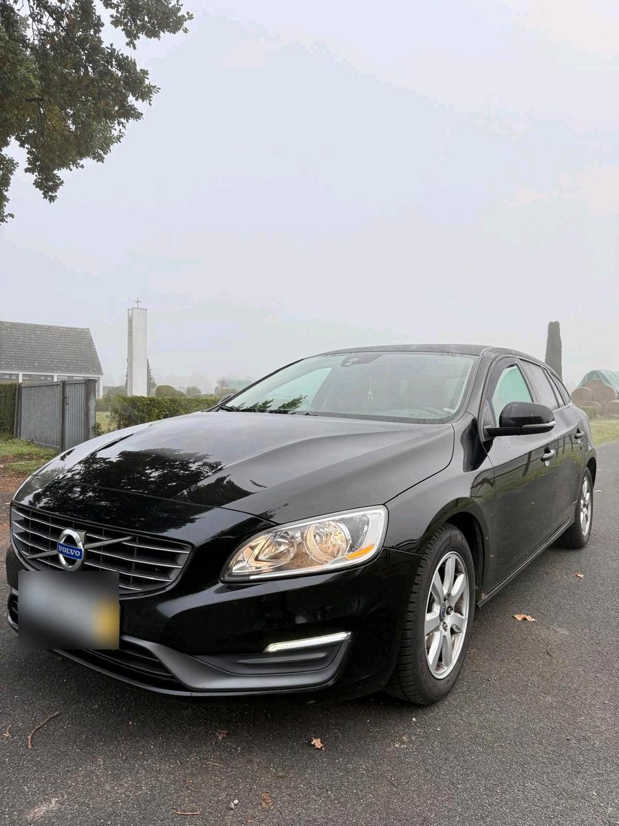 Volvo V60 2014 — rear view