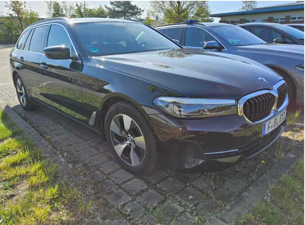 Fahrzeugabbildung BMW 520d T Aut LED/NAVI/ACC/SHZ/VIRTU/RFK/AHK/8Fa