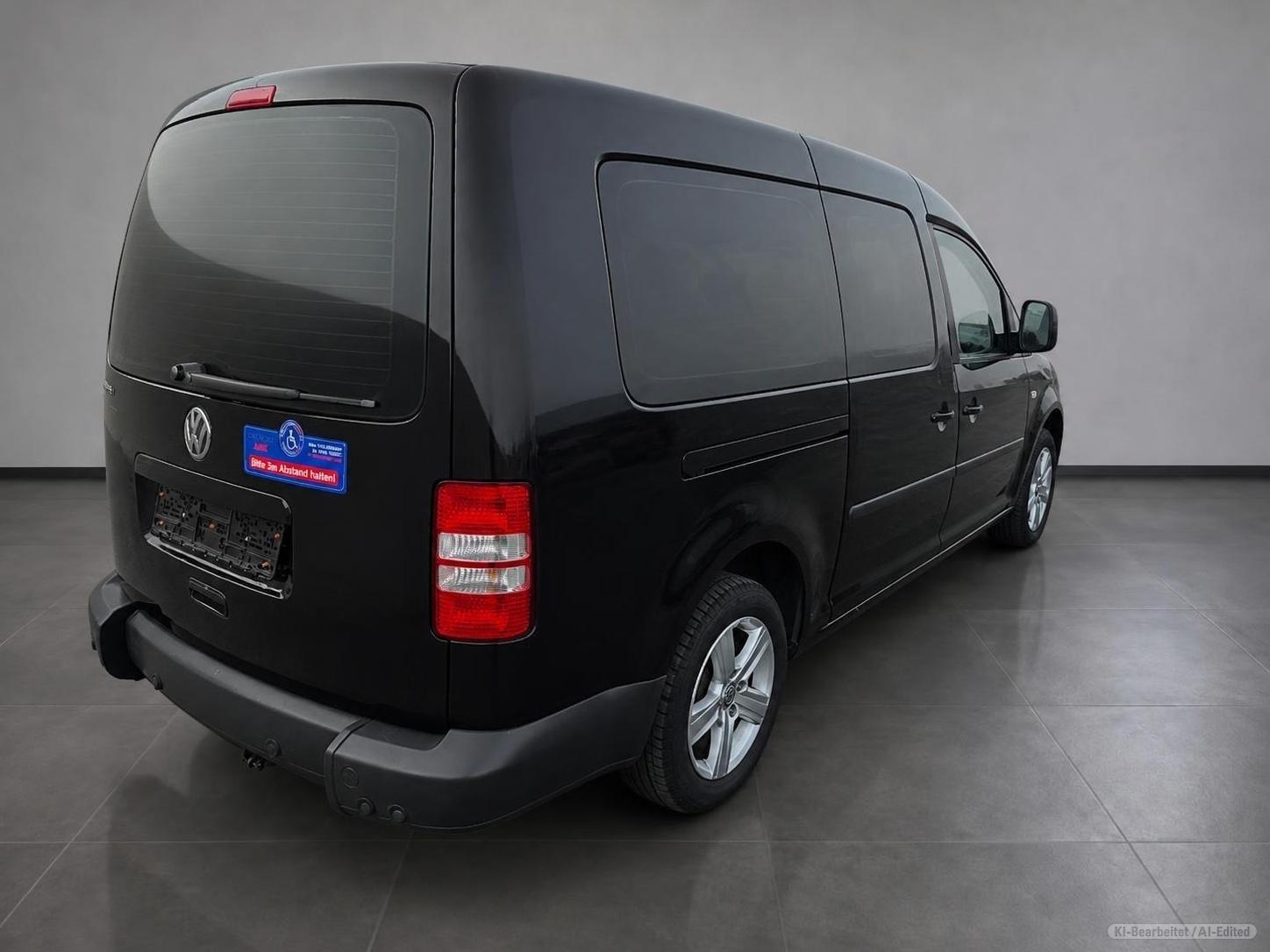 Volkswagen Caddy Maxi behindertengerecht / Rampe