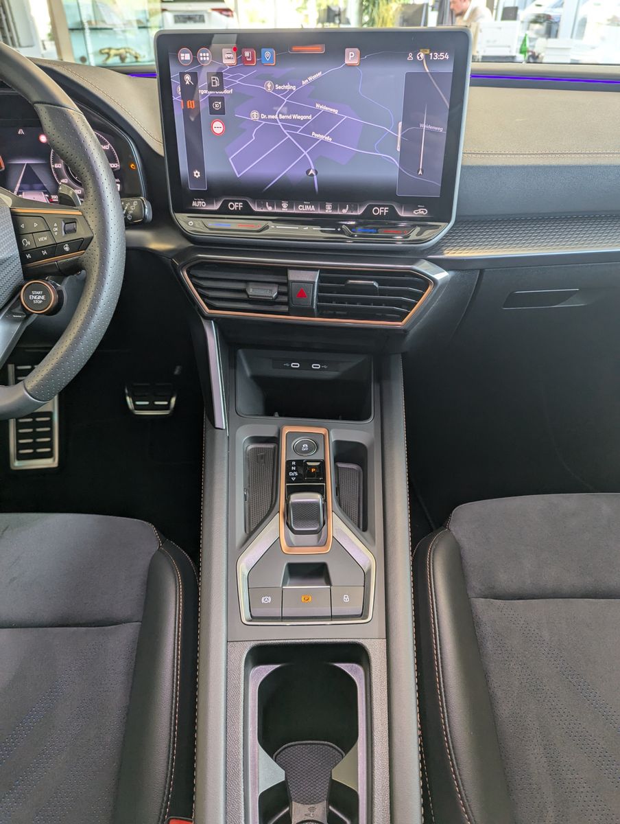 Иллюстрация автомобиля CUPRA Leon 1.5 eTSI DSG Dynamic-Edge-Assist-XL Memory