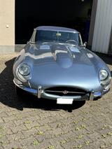 Jaguar  E-Type Cabrio 4,2 l, Serie 1 im Superzustand - blaue Jaguar E-Type