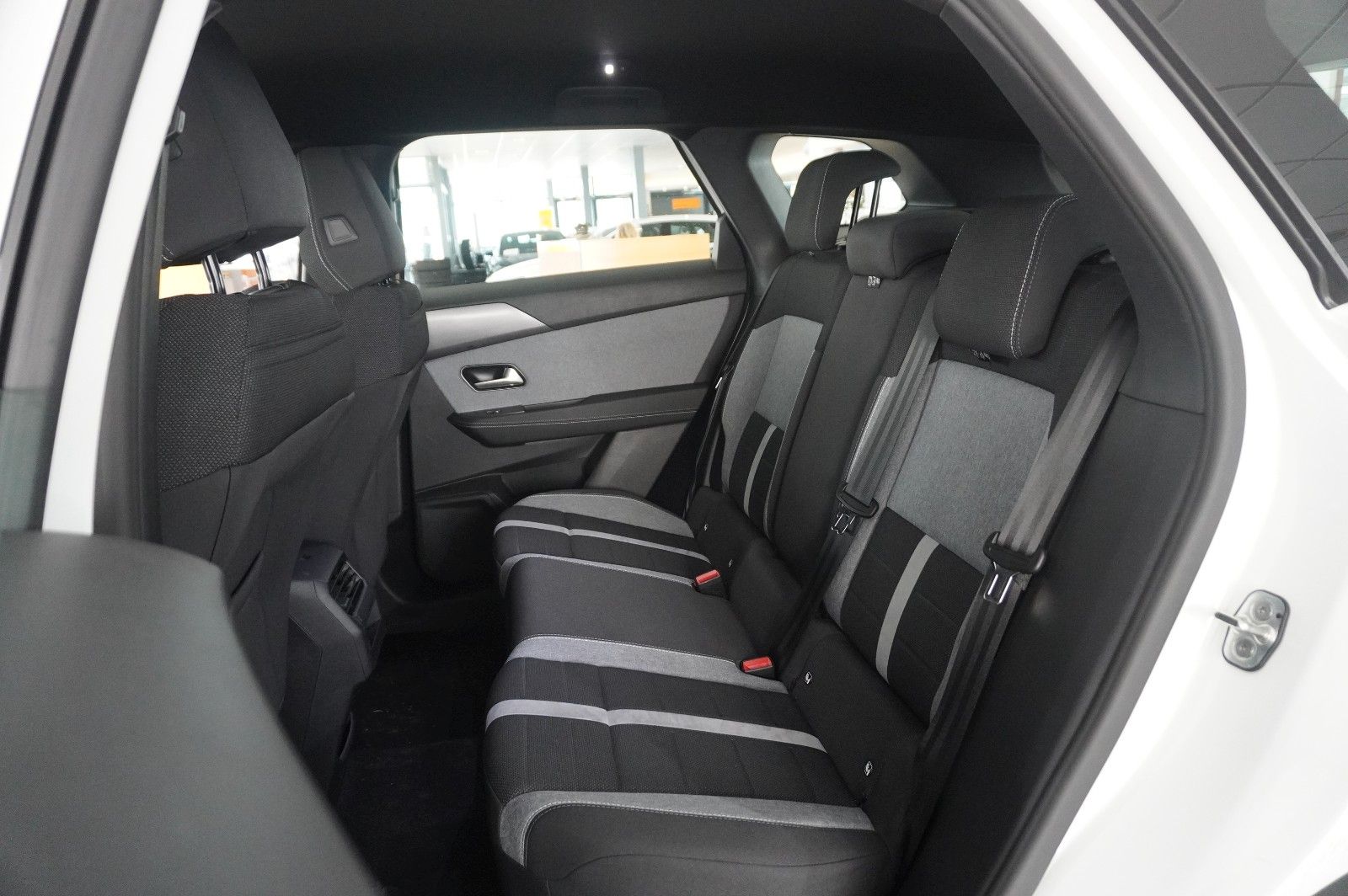 Fahrzeugabbildung Opel Grandland 1.2 48V HYBRID EDIT. NAVI/LED/KAMERA