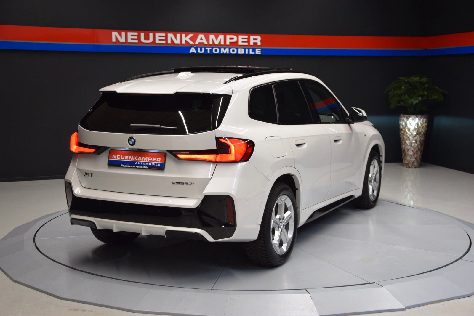Fahrzeugabbildung BMW X1 20 i sDrive M Sport Leder Pano HuD h/k Memory