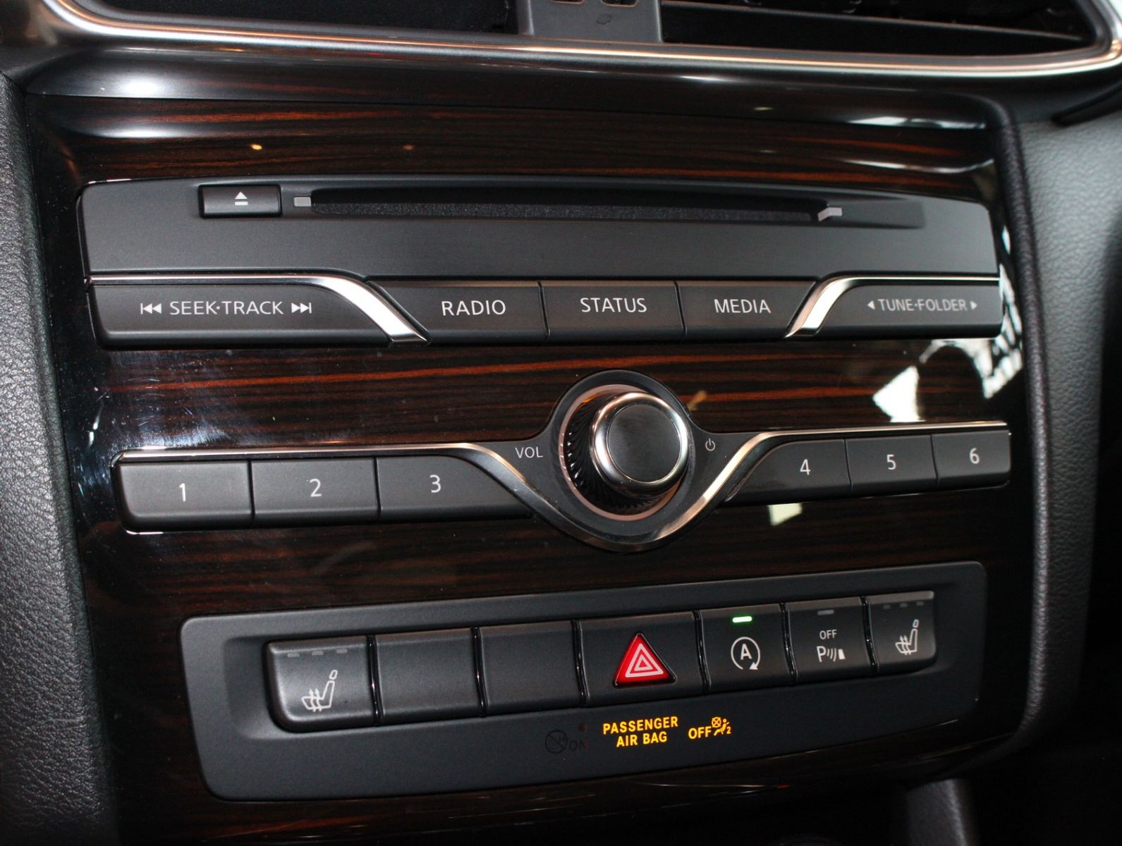 Fahrzeugabbildung Infiniti Q30 1.6 Premium 2. Hand*Navi*Kamera