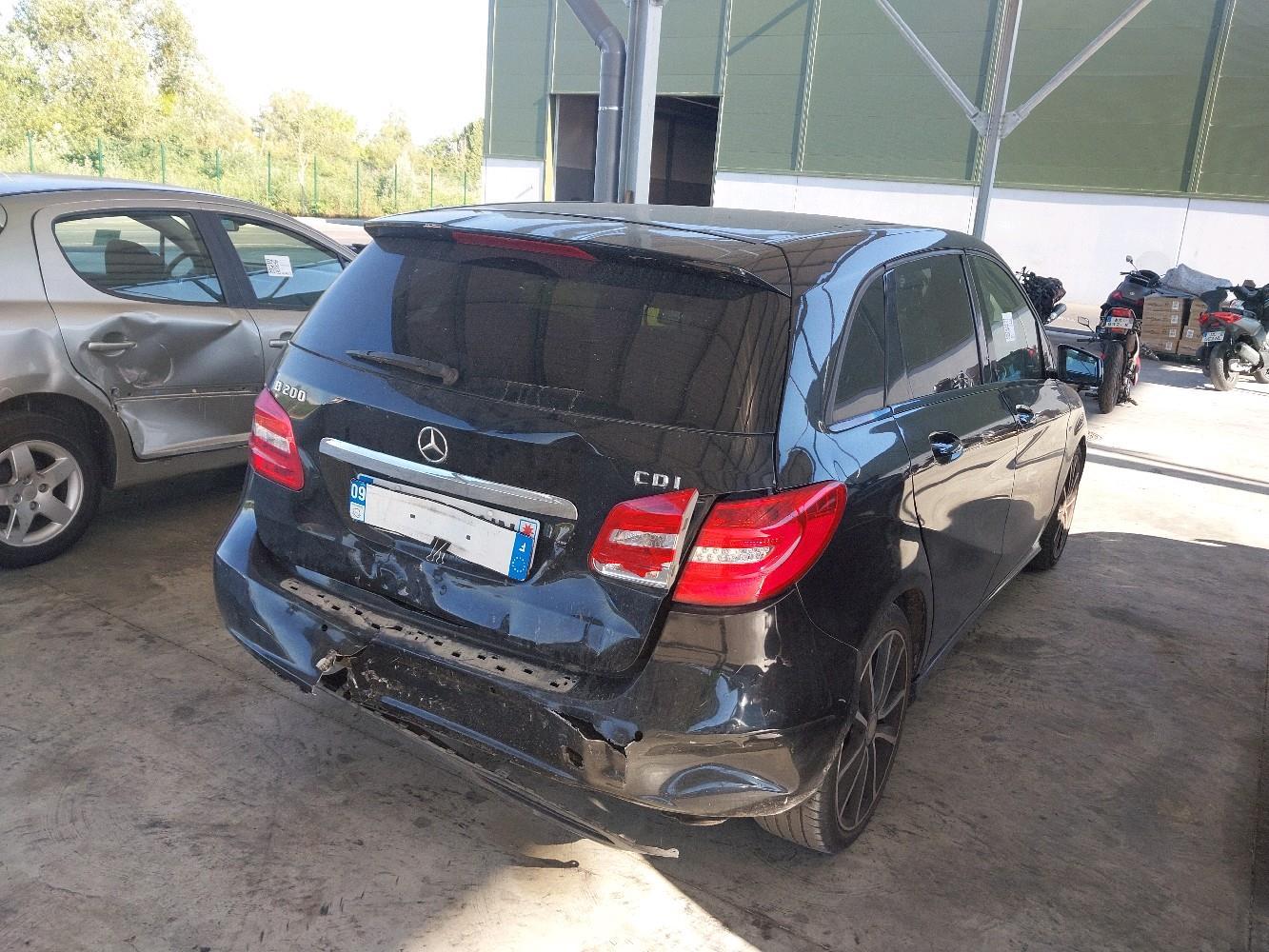 Mercedes-Benz B200 2012 — photo 7