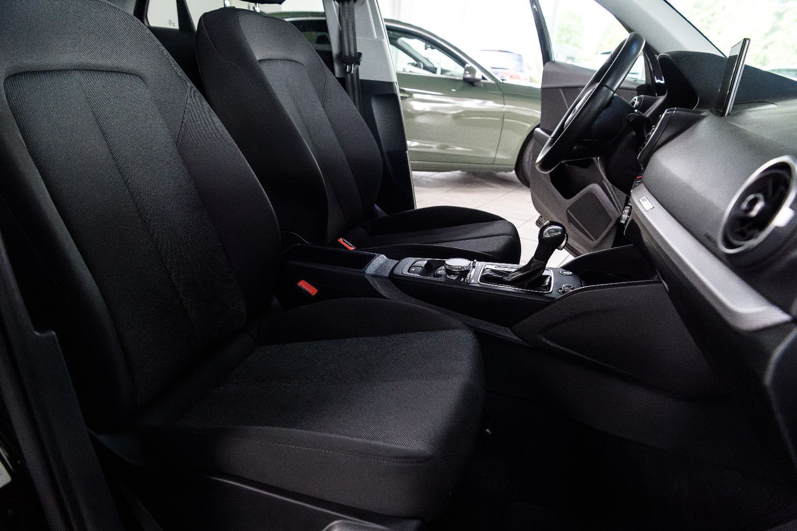 Fahrzeugabbildung Audi Q2 35 TFSI S tronic LED/SZH/NAVI