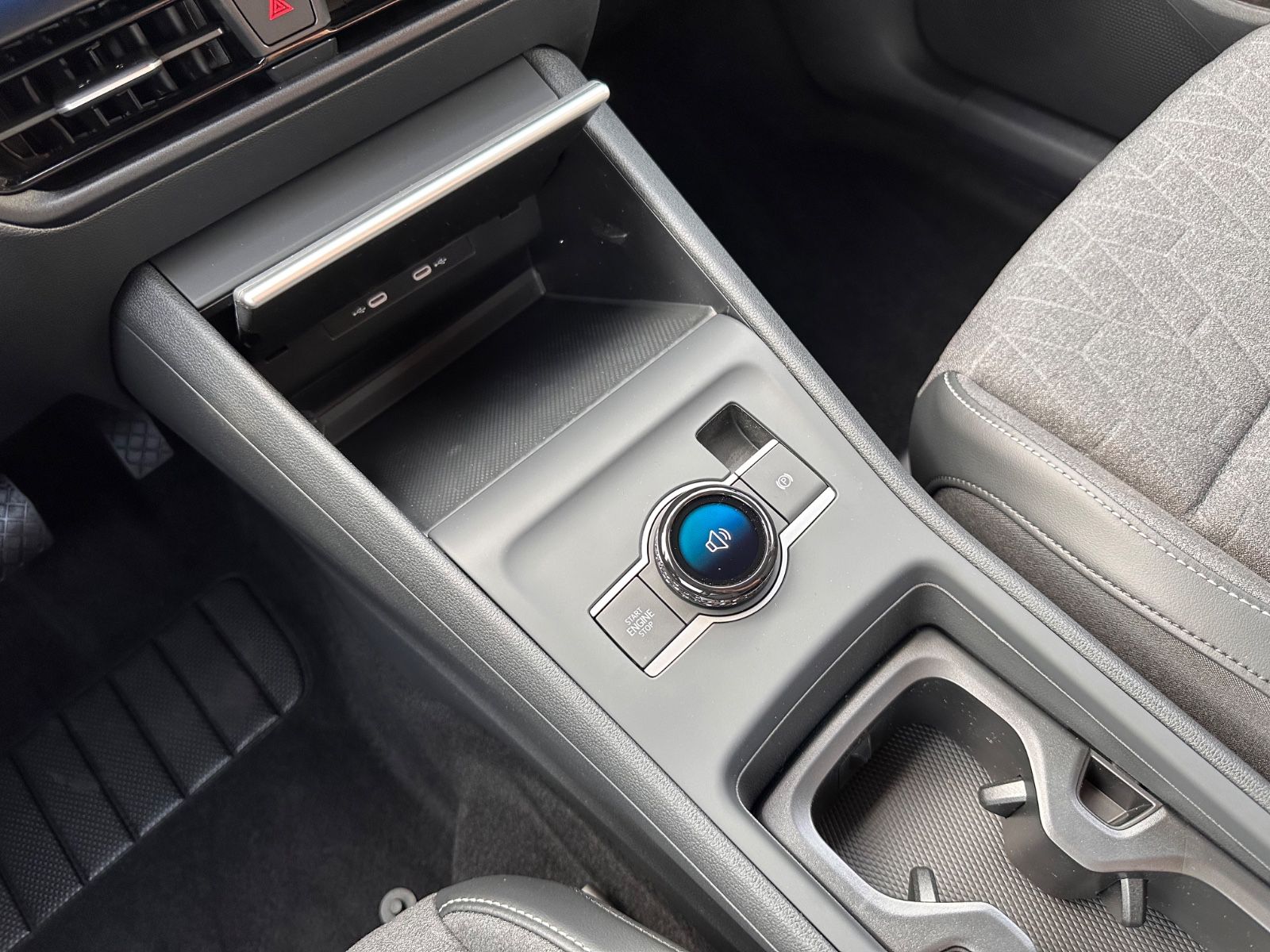 Fahrzeugabbildung Volkswagen Tiguan 1.5 eTSI Life DSG AHK/360°/APP/ACC/Keyles