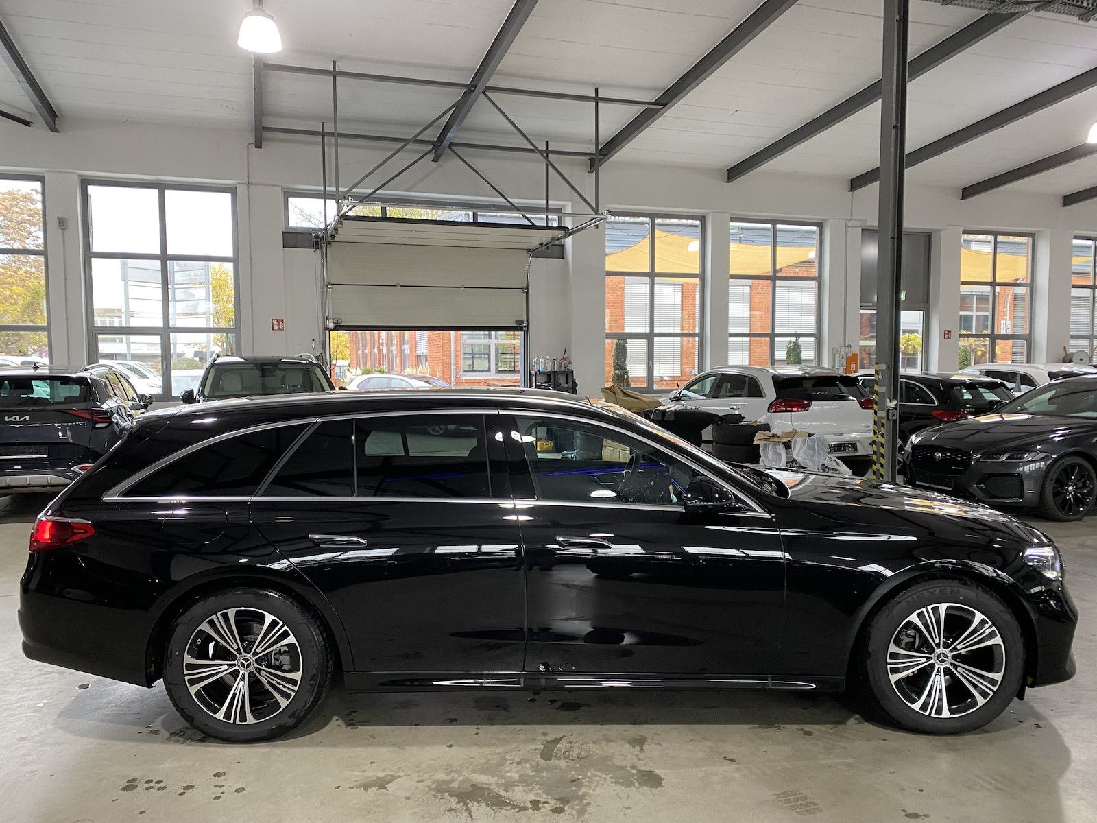 Fahrzeugabbildung Mercedes-Benz E 220 d T 4M Exclusiv/HYPER/PANO/Leder/Pano/DIS/