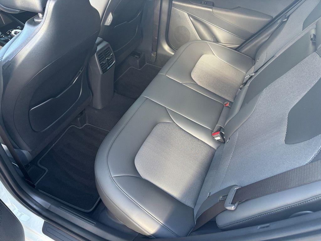 Fahrzeugabbildung Kia Niro 1.6 Hybrid Vision KOM + STYLE PAKET