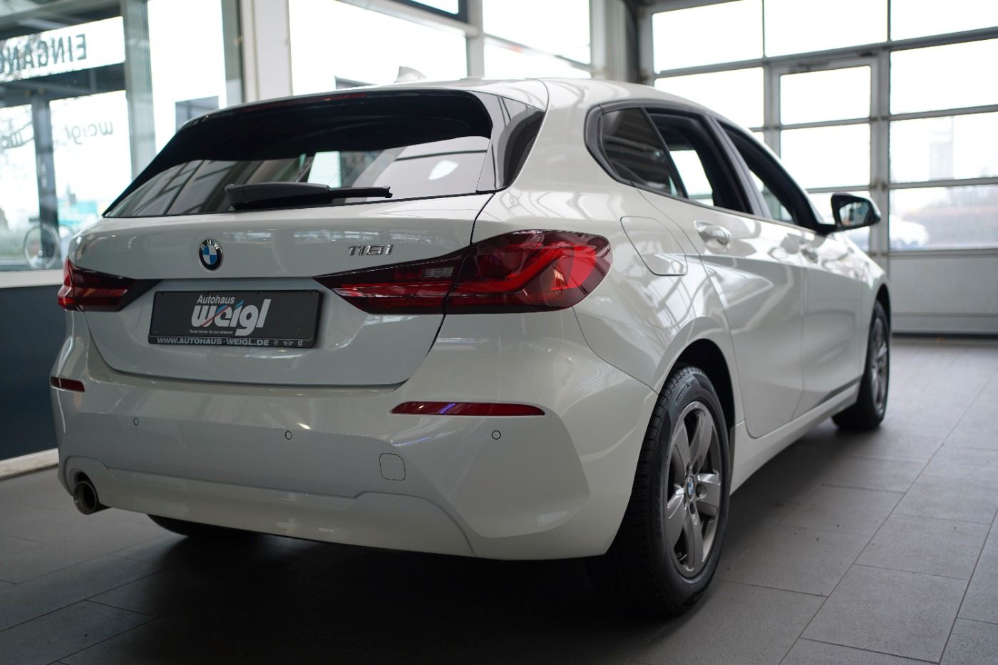 Fahrzeugabbildung BMW 118iA Advantage +LED+Navigation+Einparkhilfe+